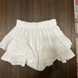 white flowy skirt